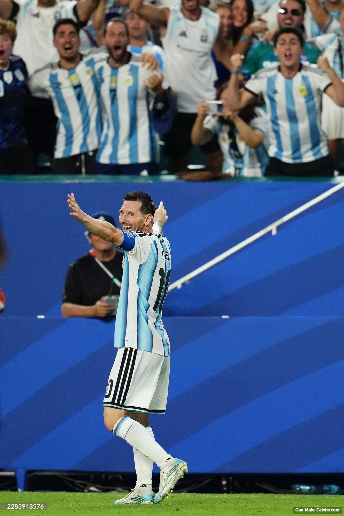Lionel Messi Dick Bulge And Sexy Shirtless Photos