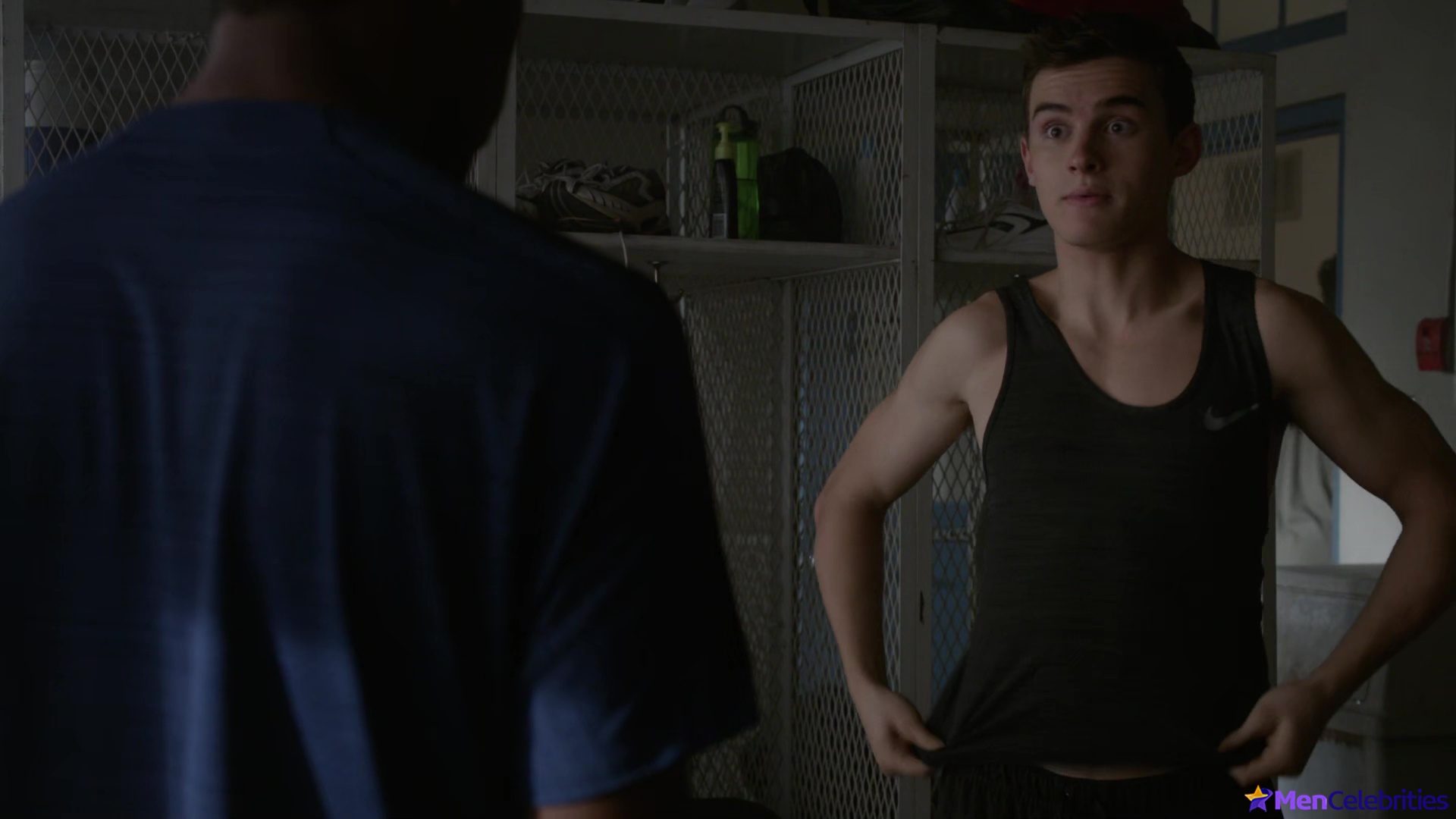 Michael Johnston shirtless in Teen Wolf 5-13 Codominance