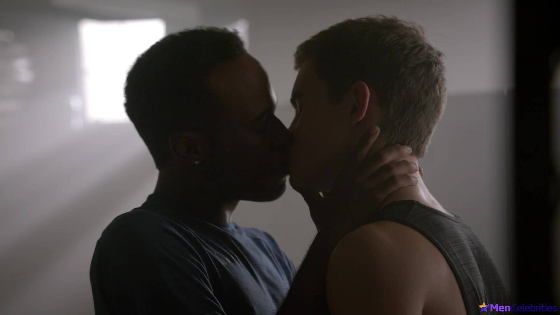 Michael Johnston shirtless in Teen Wolf 5-13 Codominance