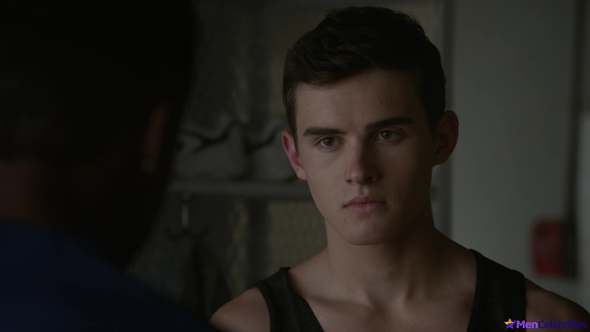 Michael Johnston shirtless in Teen Wolf 5-13 Codominance