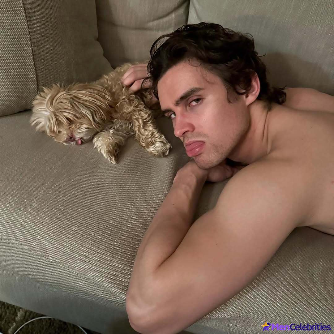 Michael Johnston shirtless and erotic gay pics