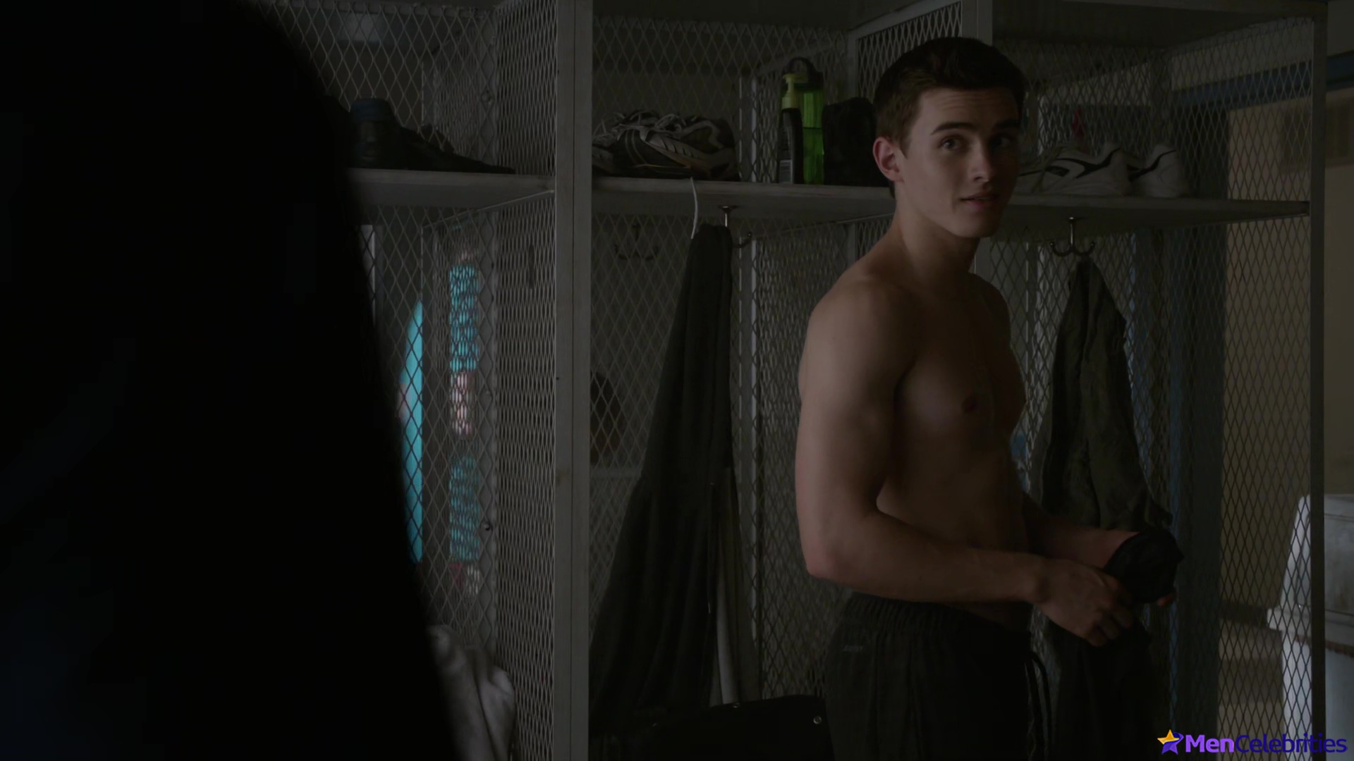Michael Johnston shirtless in Teen Wolf 5-13 Codominance