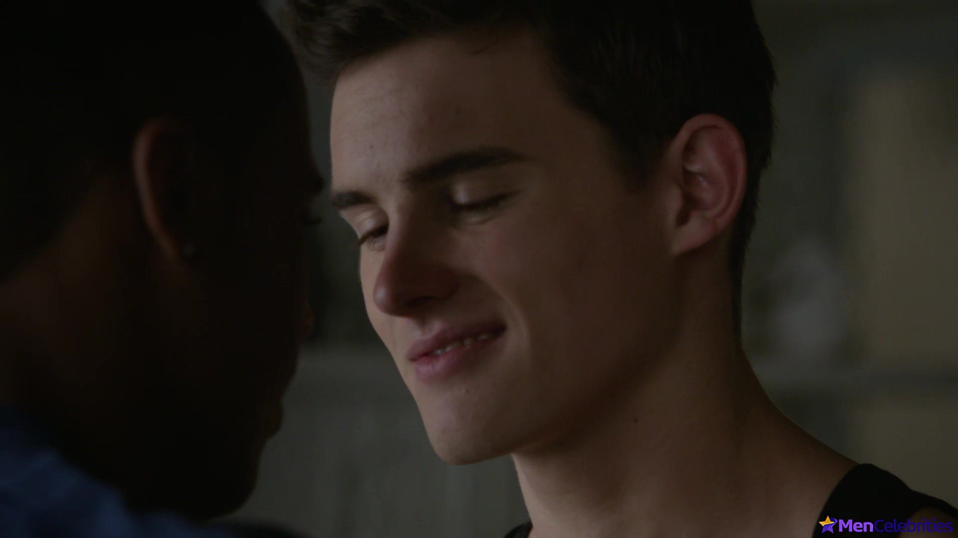 Michael Johnston shirtless in Teen Wolf 5-13 Codominance