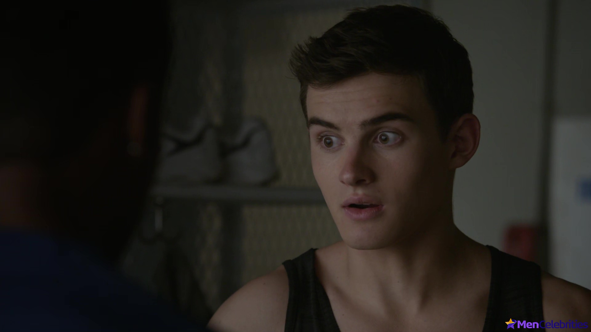 Michael Johnston shirtless in Teen Wolf 5-13 Codominance