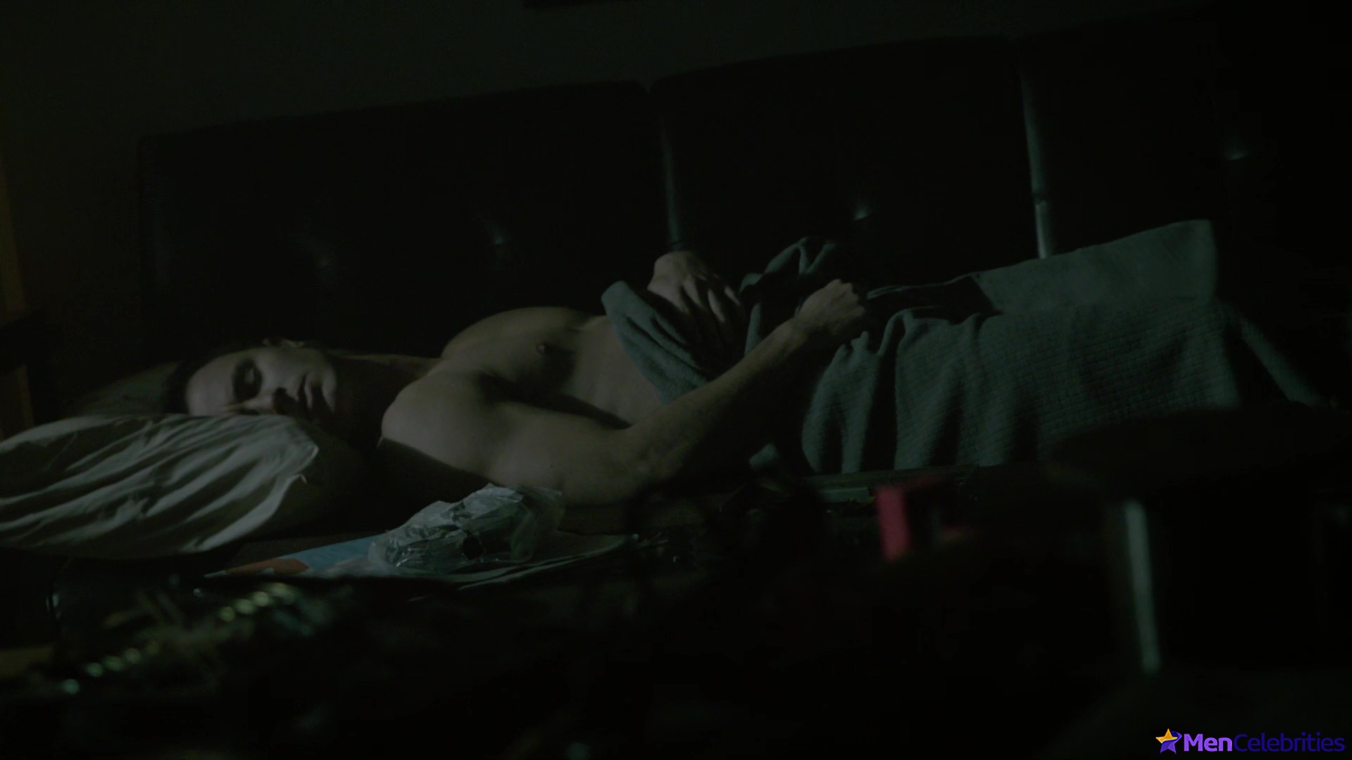 Michael Johnston shirtless in Teen Wolf 5-13 Codominance