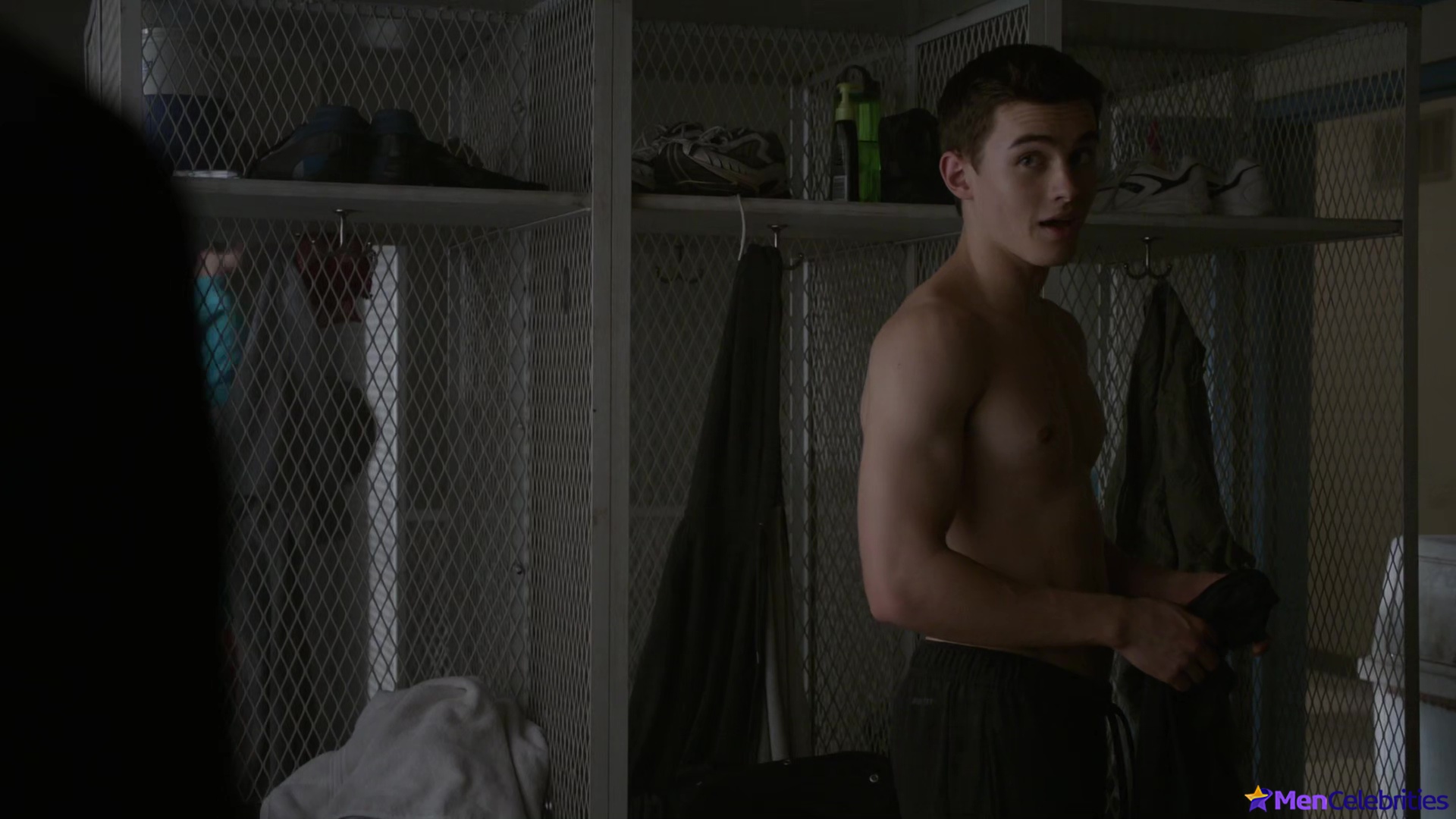 Michael Johnston shirtless in Teen Wolf 5-13 Codominance
