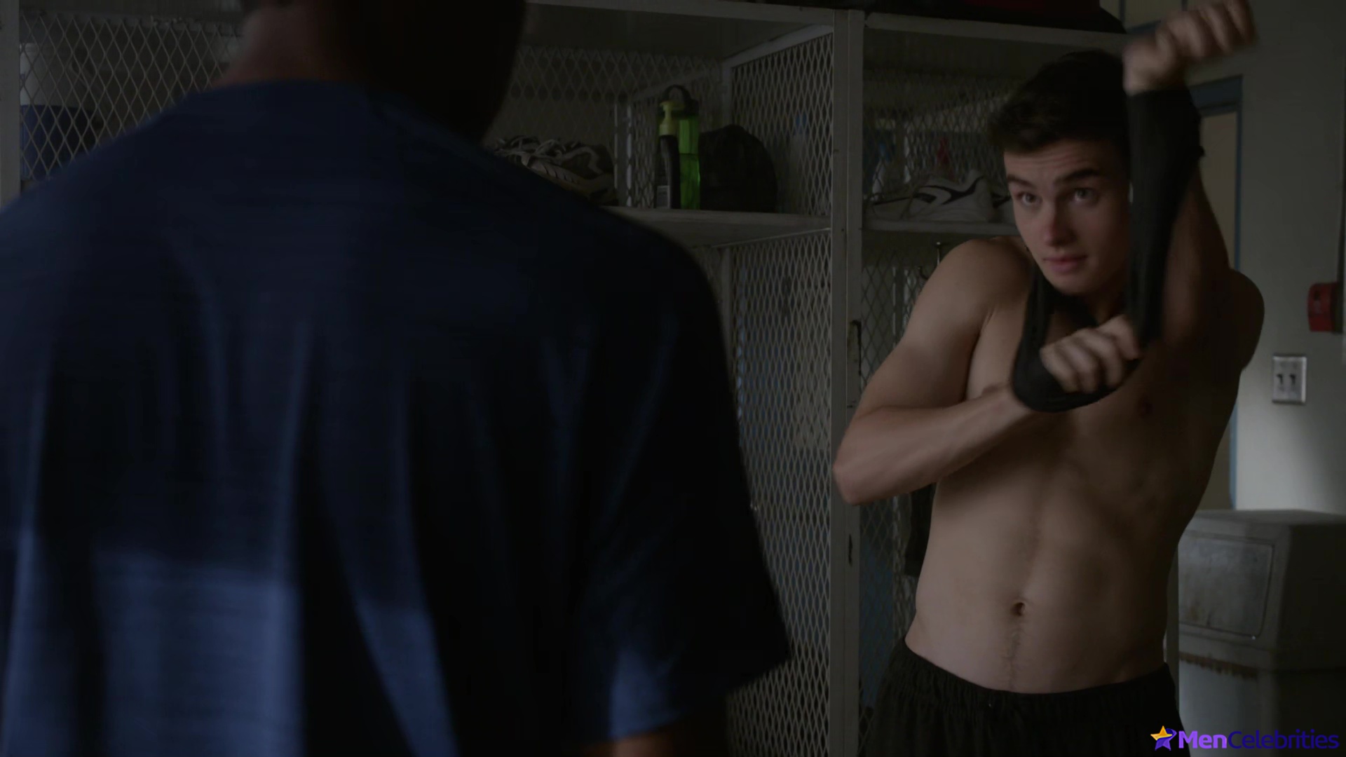 Michael Johnston shirtless in Teen Wolf 5-13 Codominance
