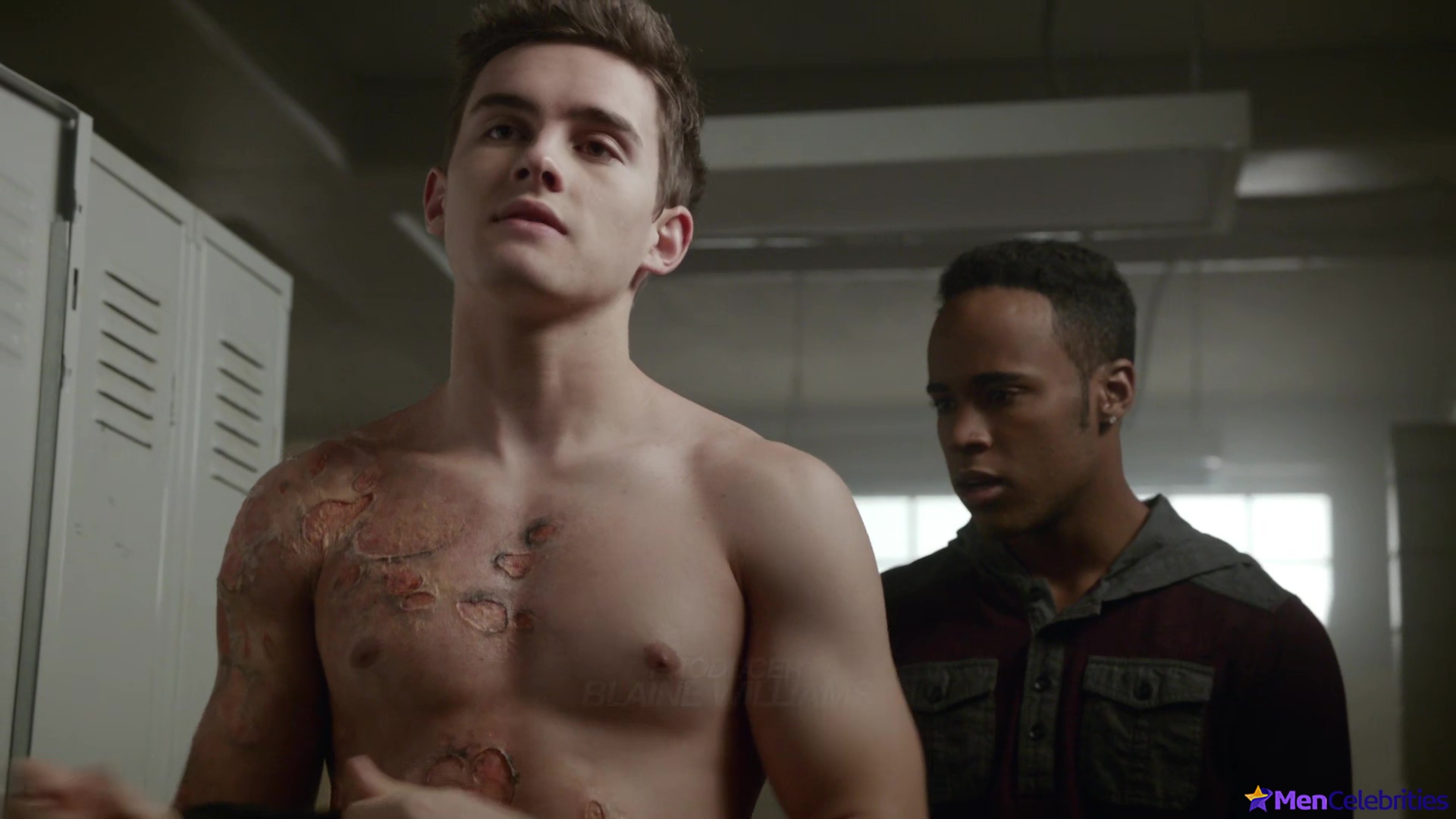 Michael Johnston shirtless in Teen Wolf 5-13 Codominance