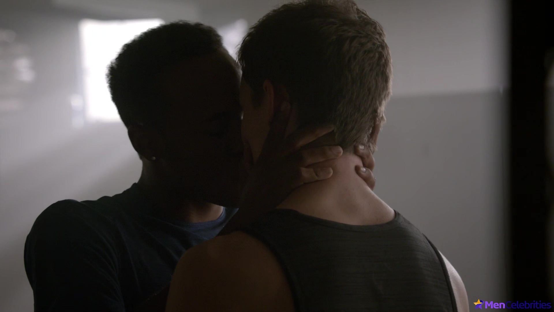 Michael Johnston shirtless in Teen Wolf 5-13 Codominance