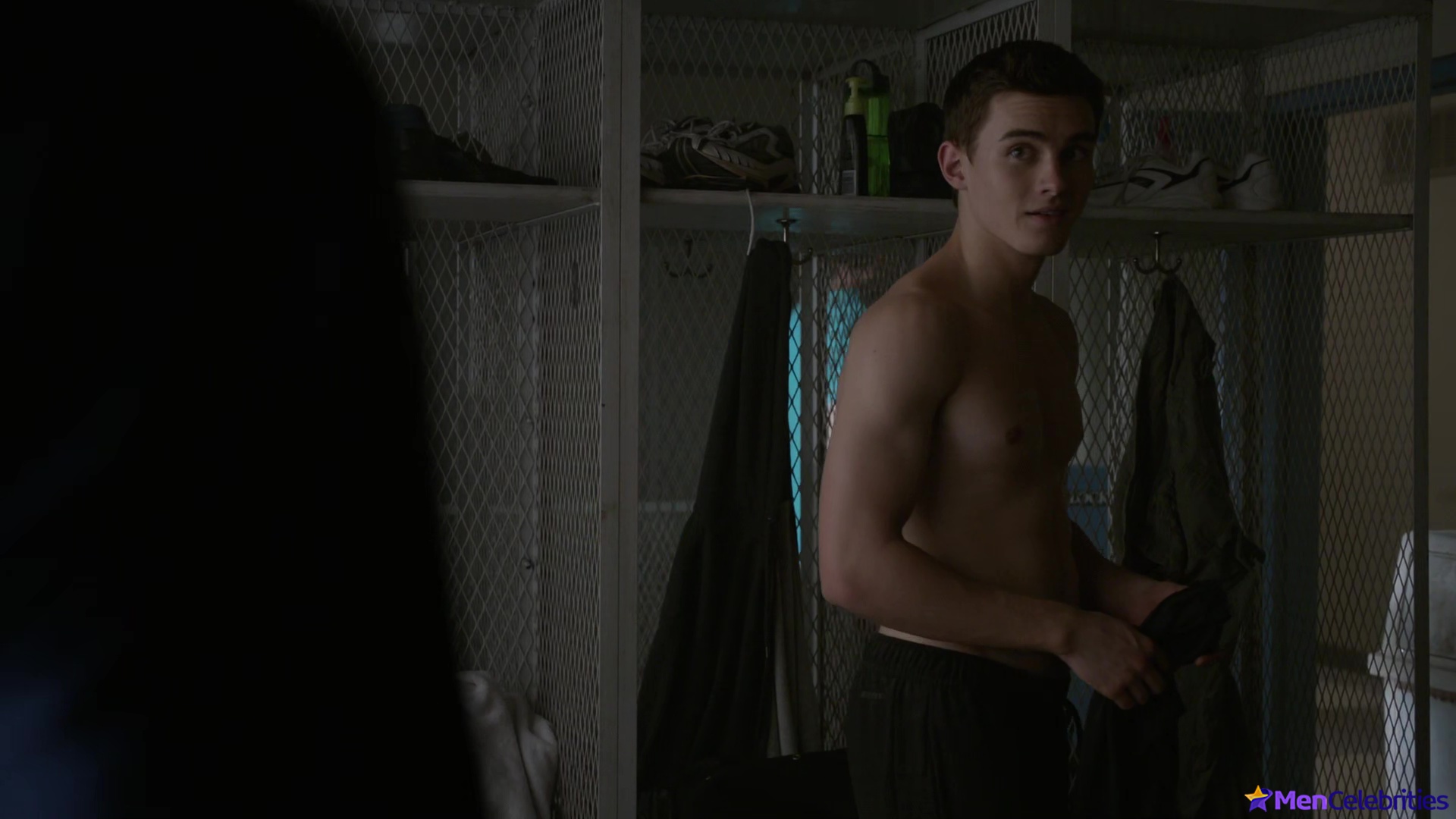 Michael Johnston shirtless in Teen Wolf 5-13 Codominance
