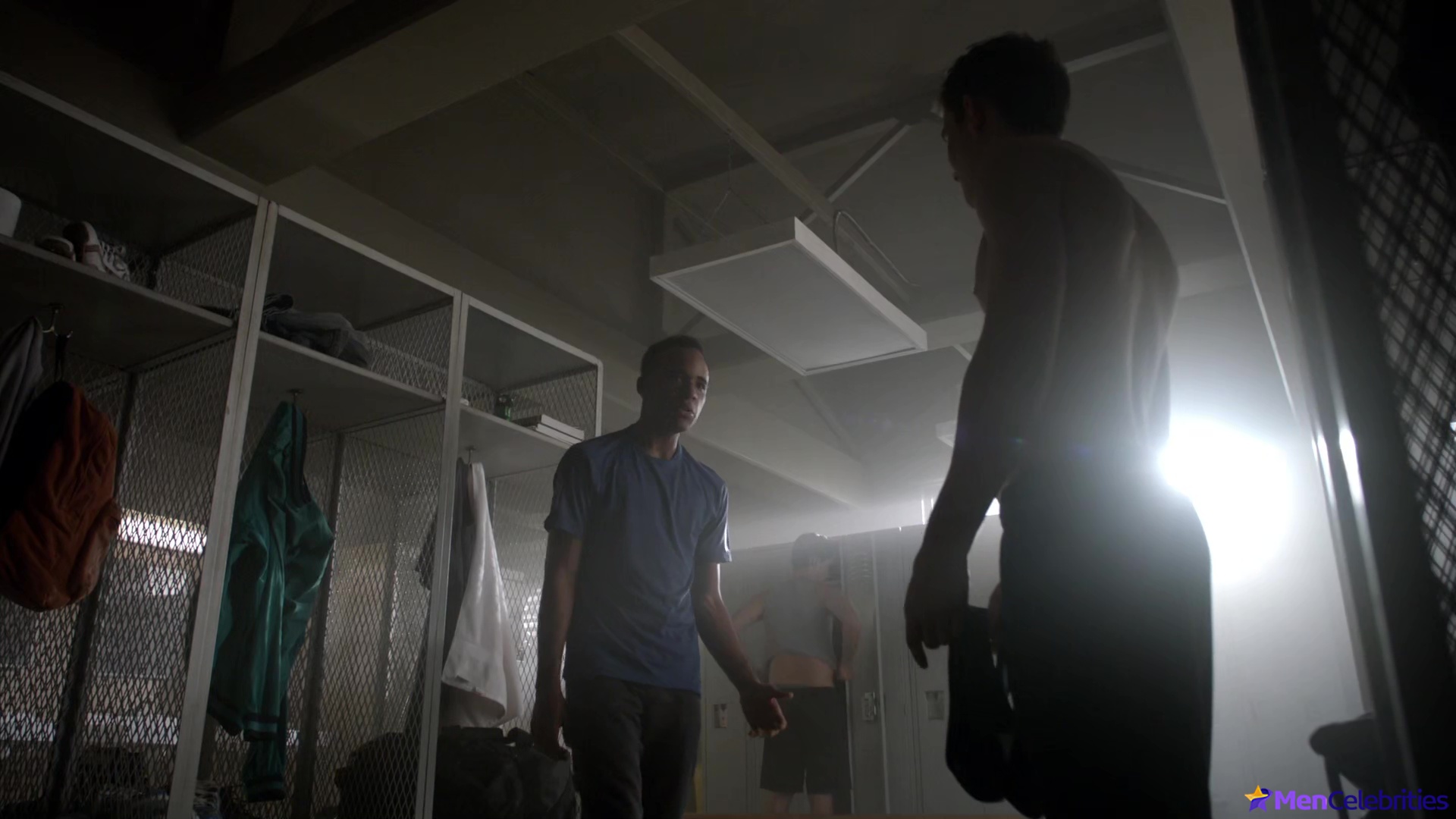 Michael Johnston shirtless in Teen Wolf 5-13 Codominance