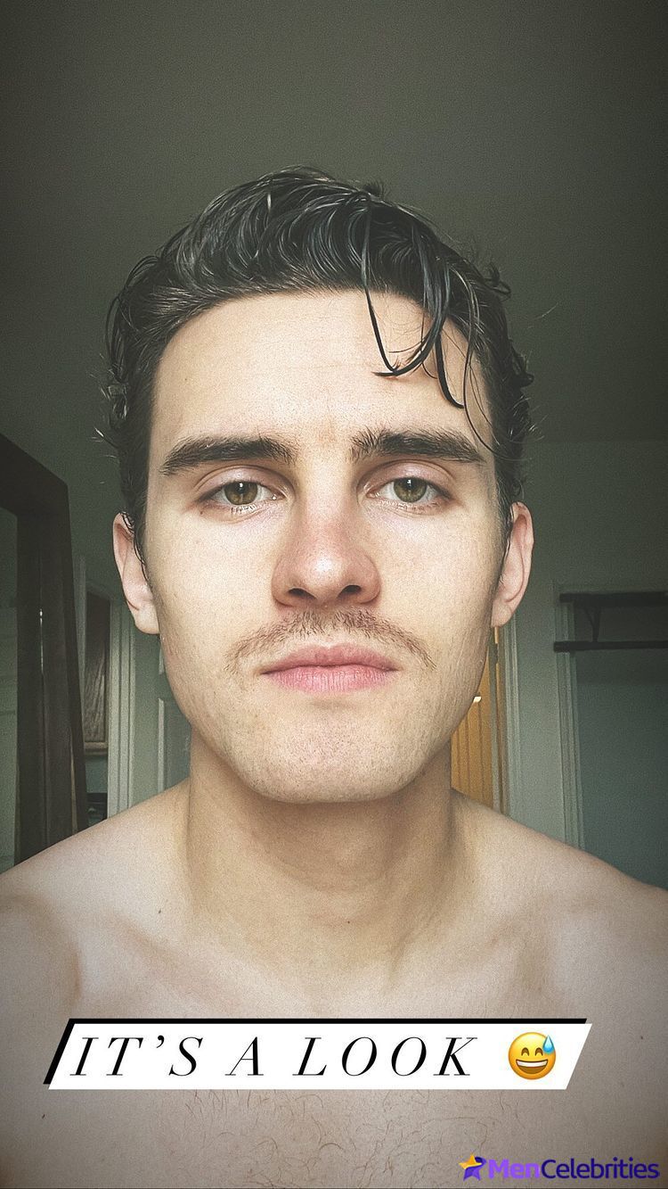 Michael Johnston shirtless and erotic gay pics