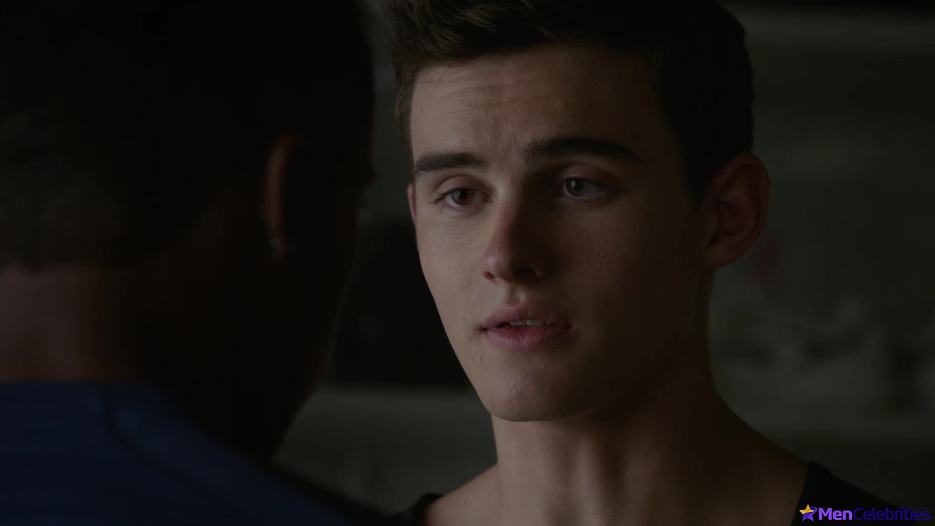 Michael Johnston shirtless in Teen Wolf 5-13 Codominance