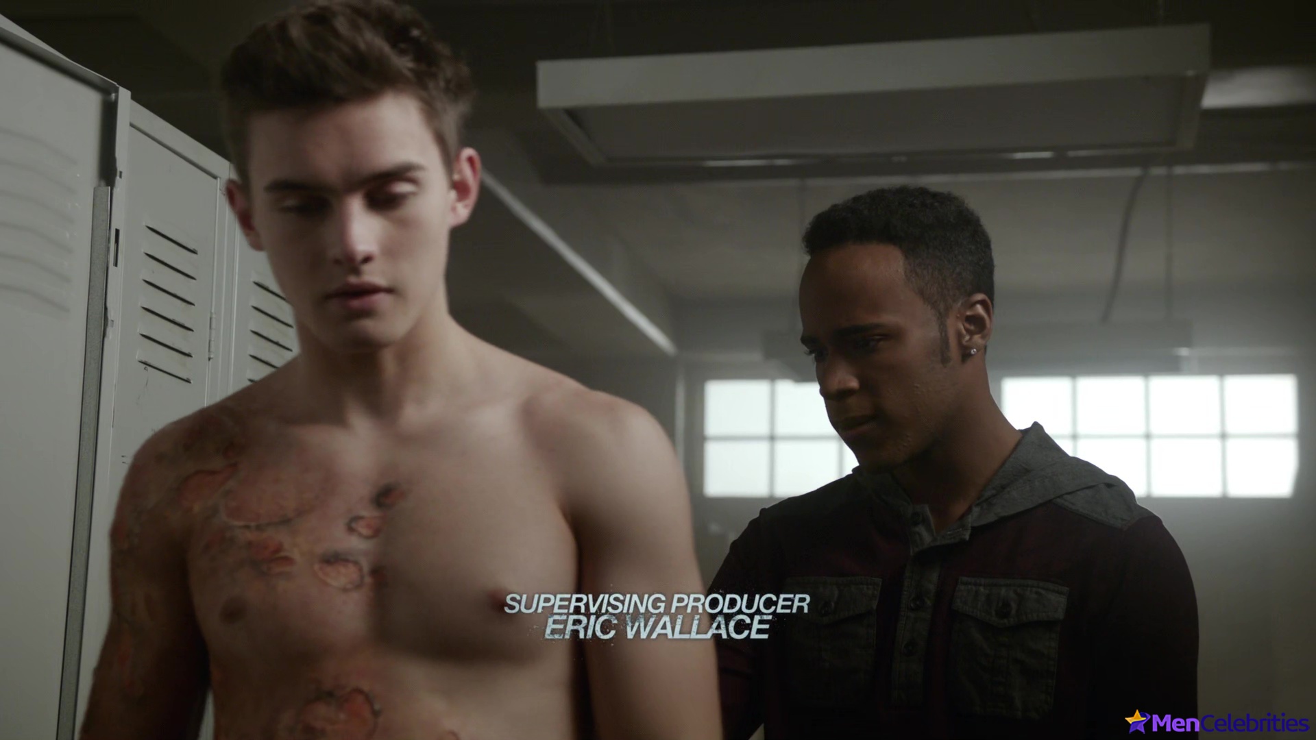 Michael Johnston shirtless in Teen Wolf 5-13 Codominance