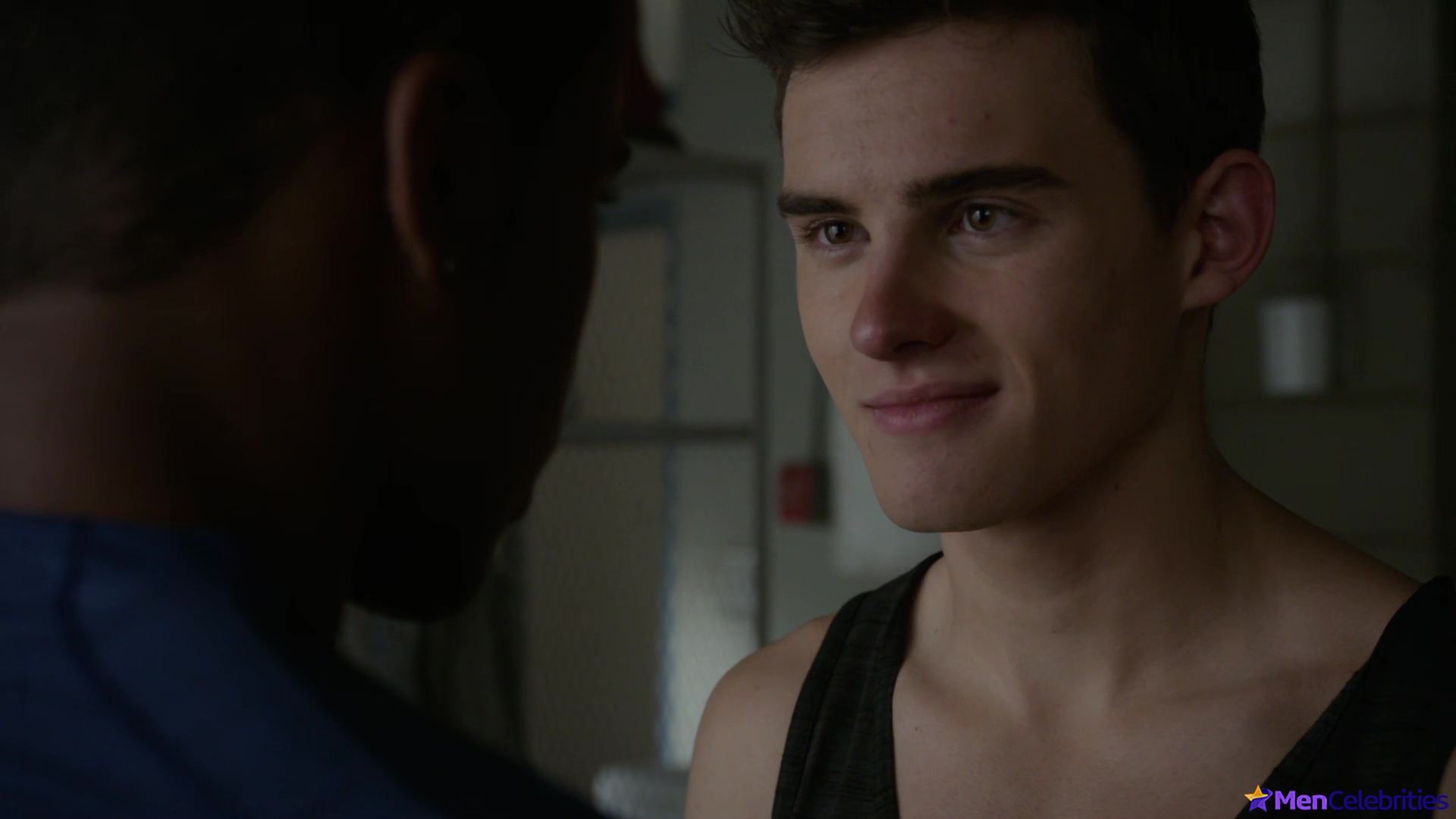 Michael Johnston shirtless in Teen Wolf 5-13 Codominance