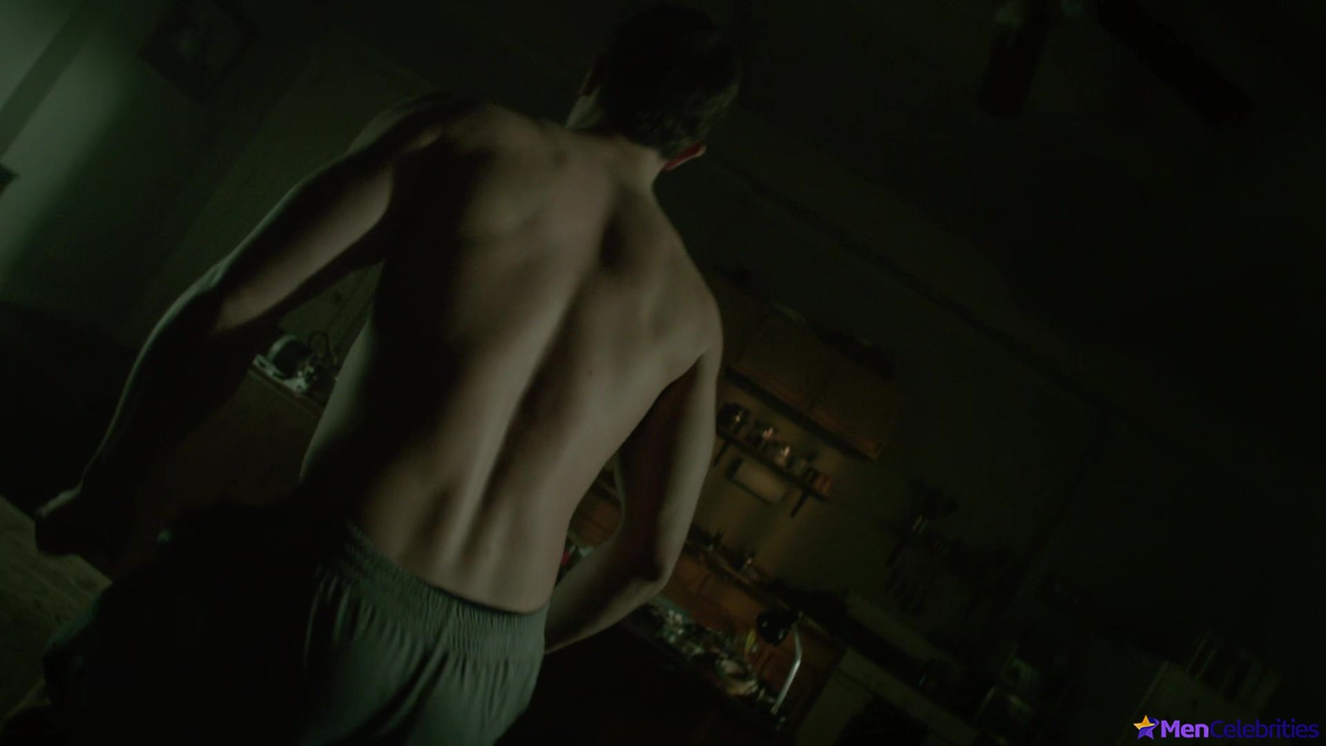 Michael Johnston shirtless in Teen Wolf 5-13 Codominance