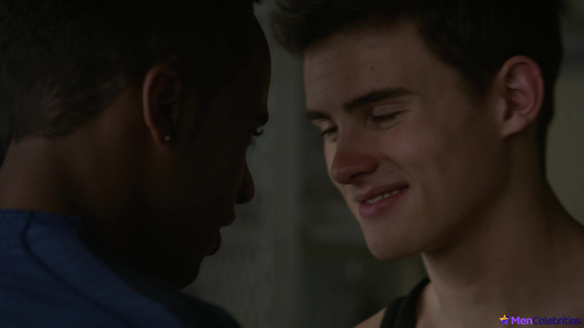 Michael Johnston shirtless in Teen Wolf 5-13 Codominance