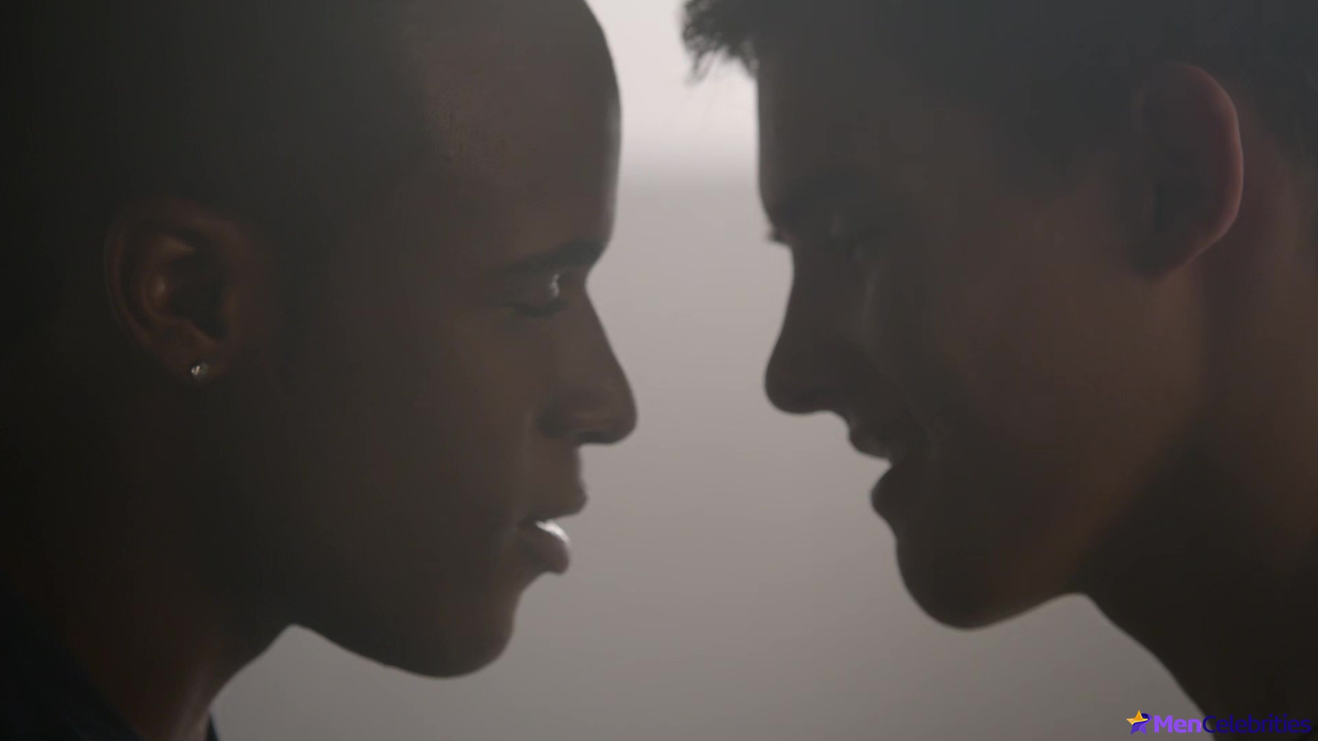 Michael Johnston shirtless in Teen Wolf 5-13 Codominance