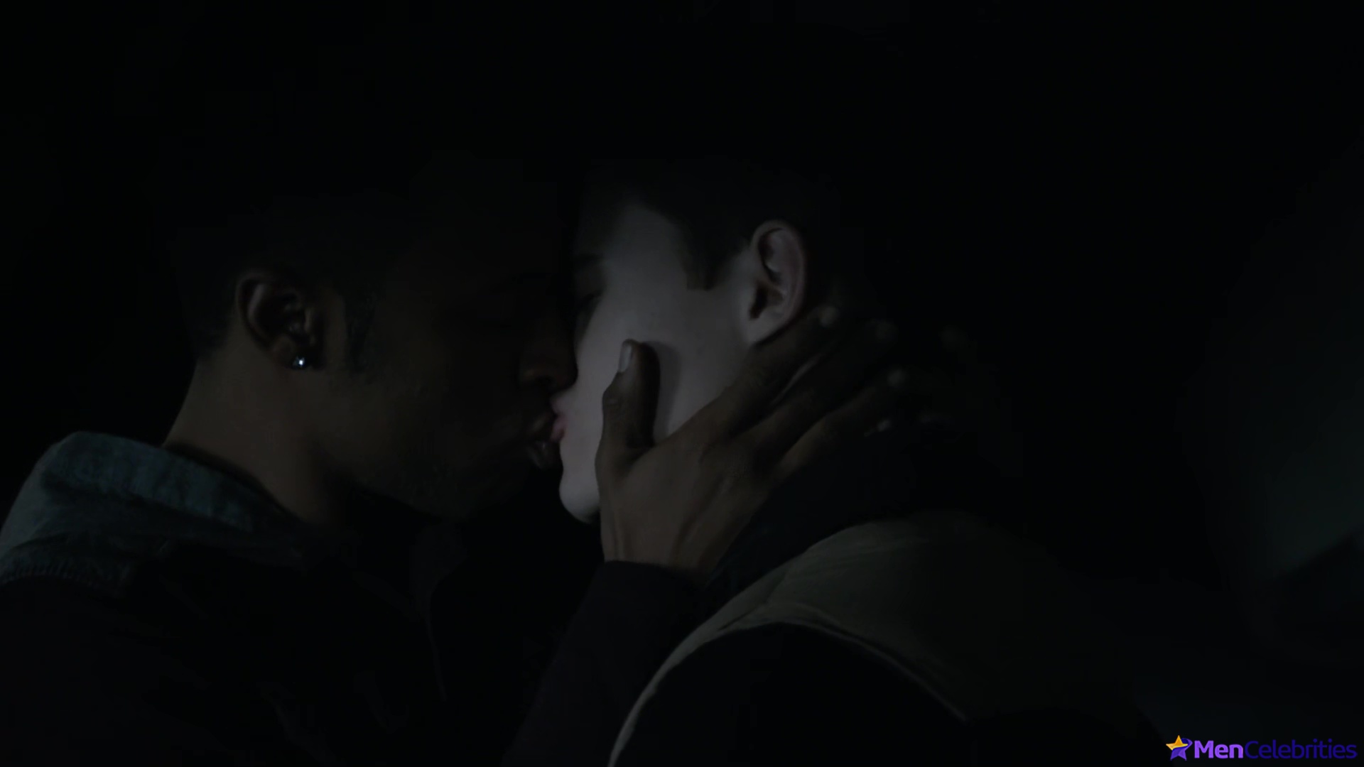 Michael Johnston shirtless in Teen Wolf 5-13 Codominance