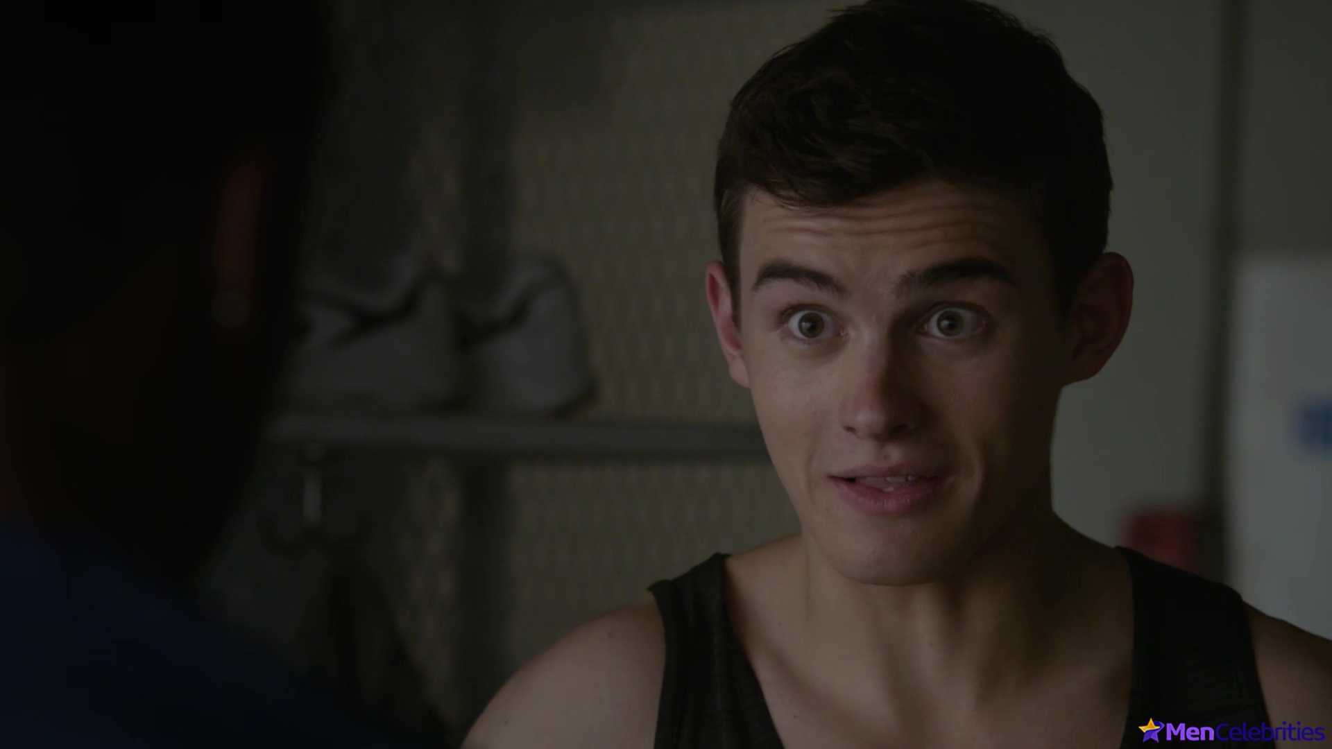 Michael Johnston shirtless in Teen Wolf 5-13 Codominance