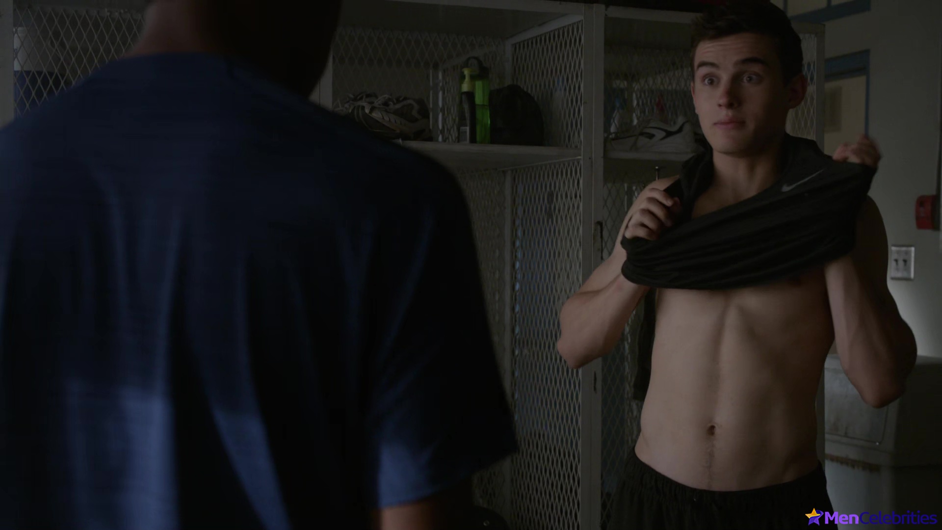 Michael Johnston shirtless in Teen Wolf 5-13 Codominance