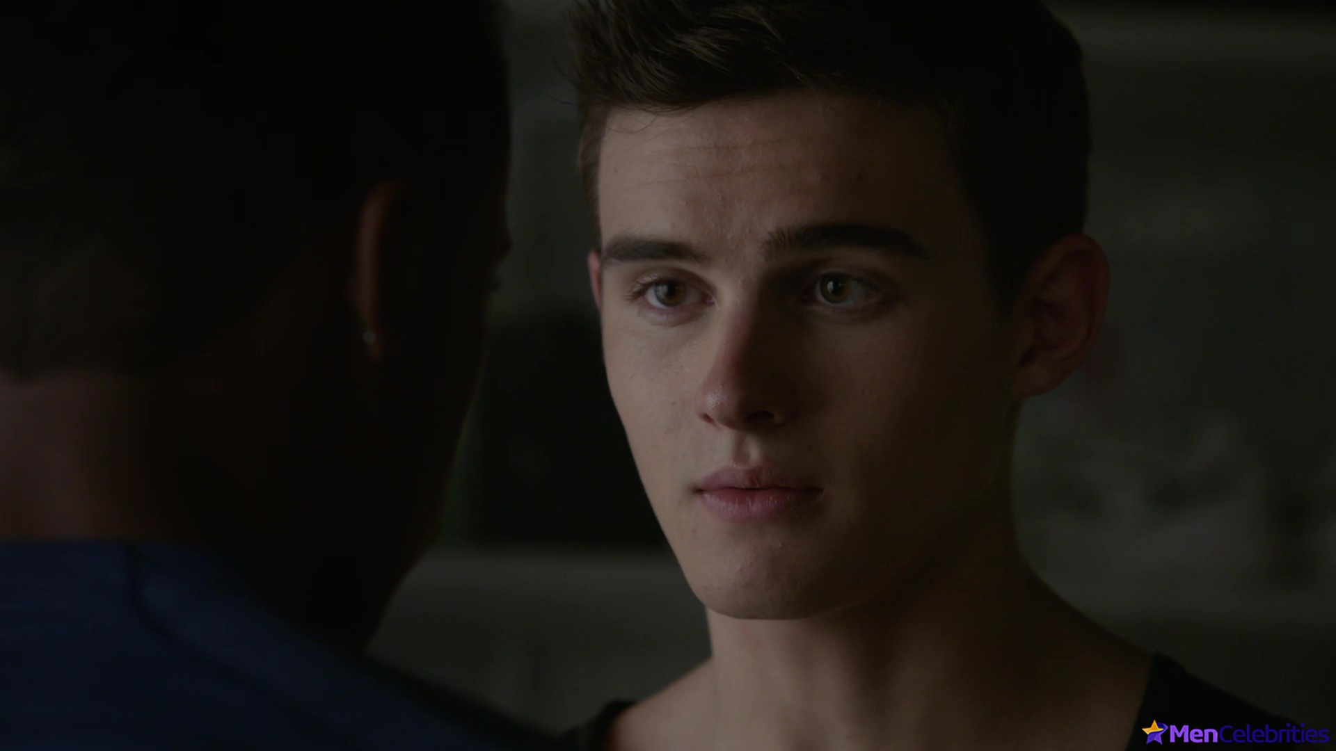 Michael Johnston shirtless in Teen Wolf 5-13 Codominance
