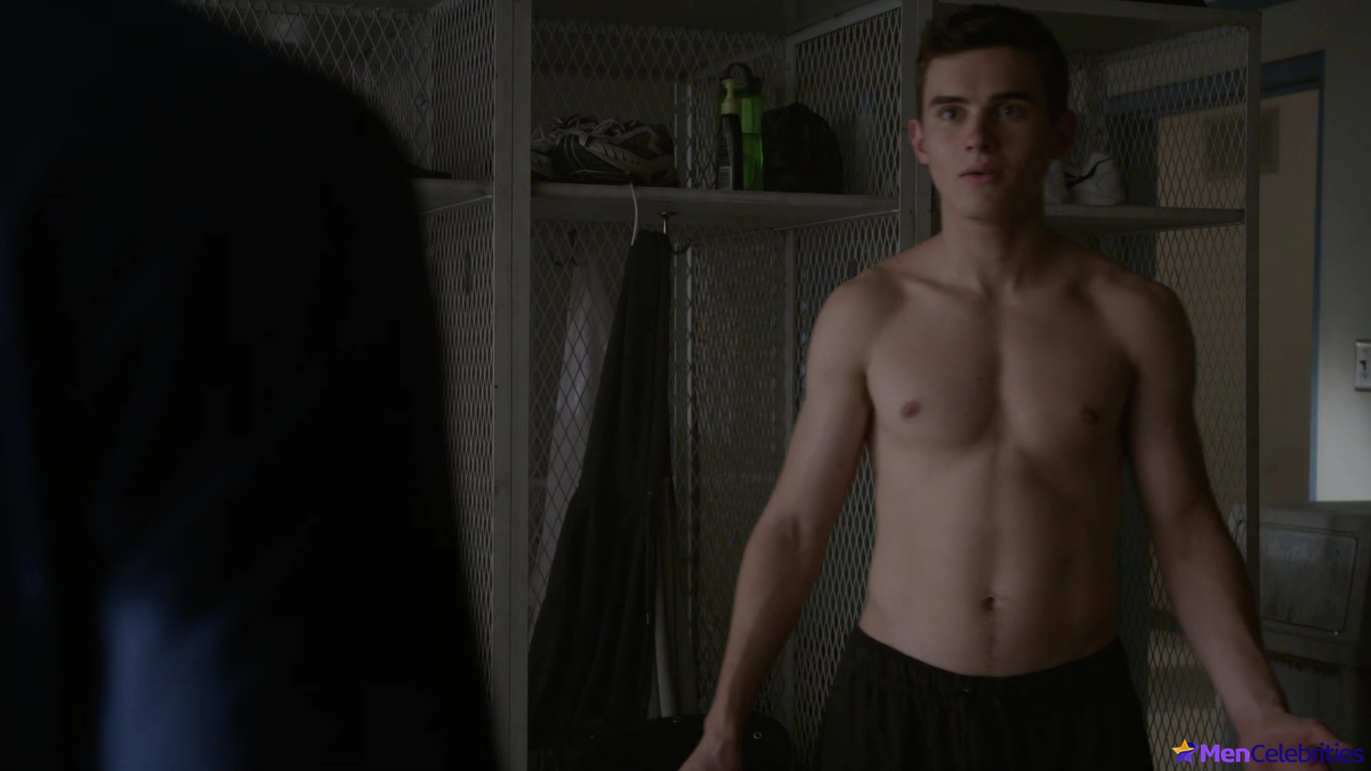 Michael Johnston shirtless in Teen Wolf 5-13 Codominance