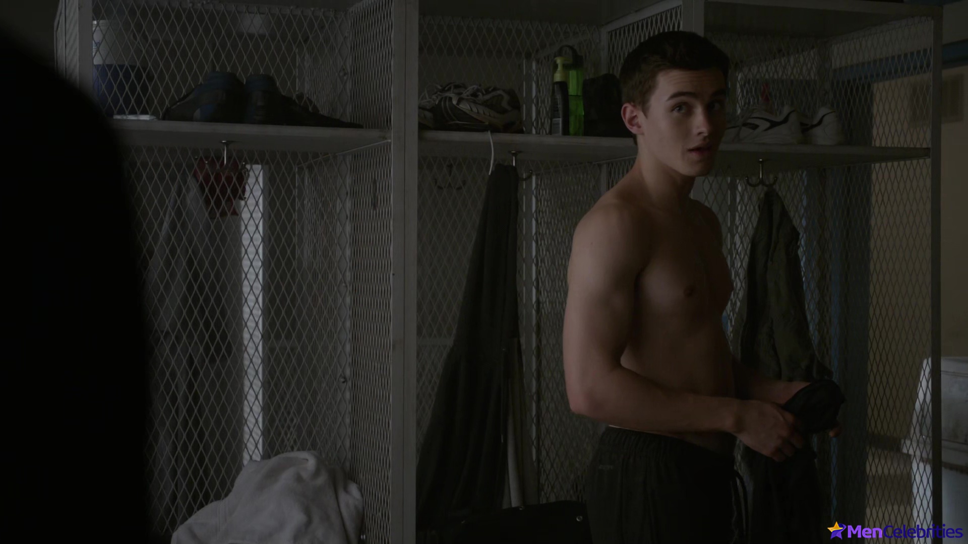Michael Johnston shirtless in Teen Wolf 5-13 Codominance