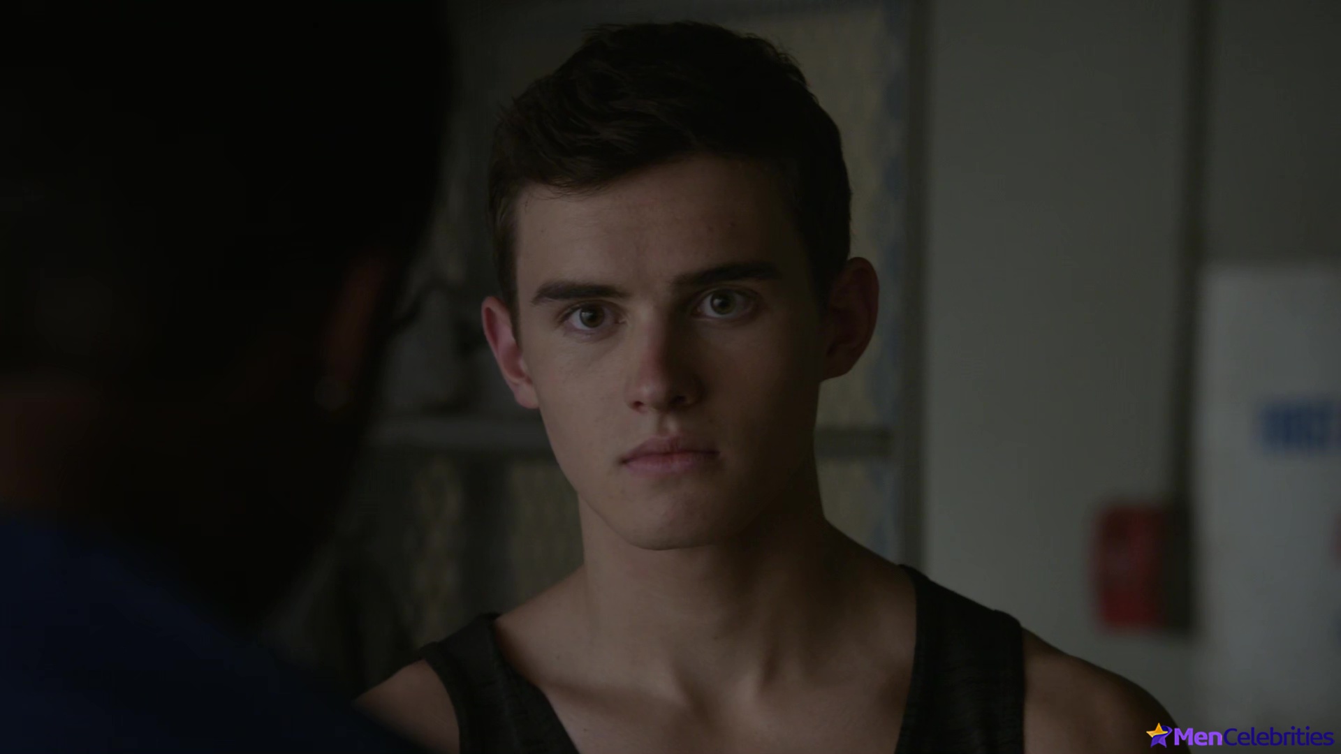 Michael Johnston shirtless in Teen Wolf 5-13 Codominance