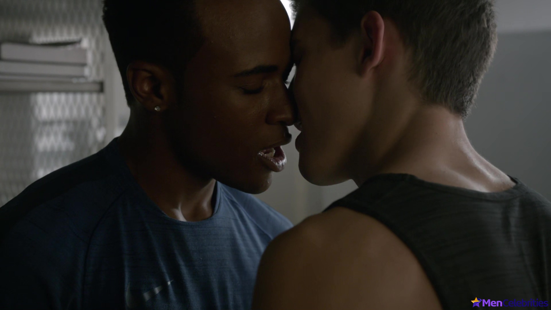 Michael Johnston shirtless in Teen Wolf 5-13 Codominance