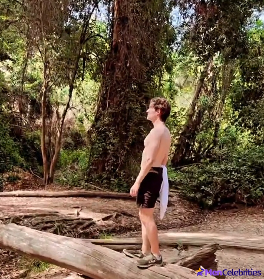 Michael Johnston shirtless and erotic gay pics