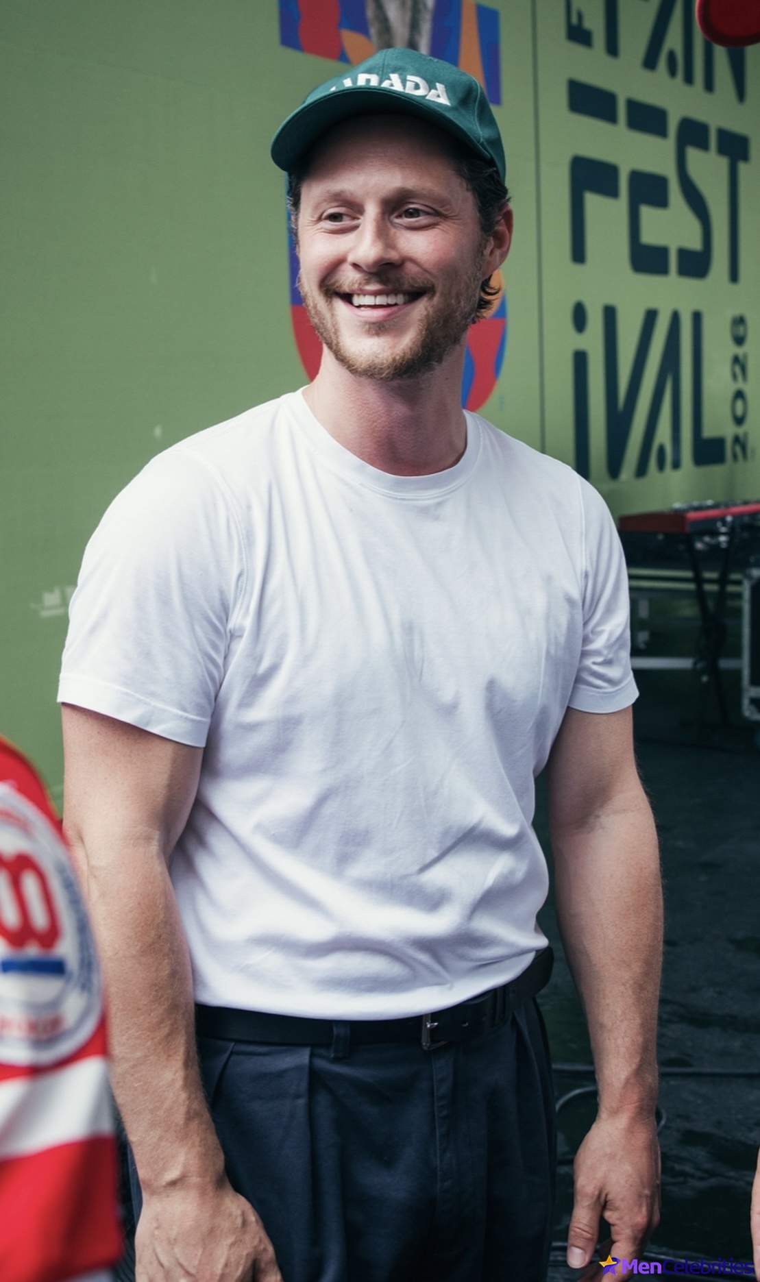 Noah Reid shirtless andcock bulge pics