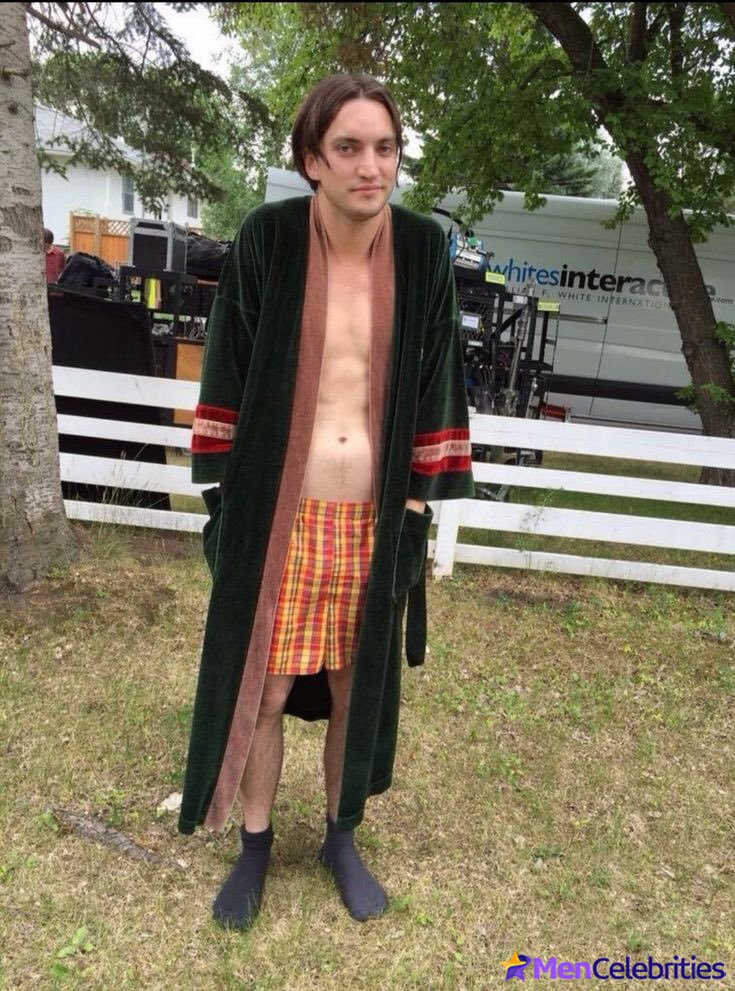 Richard Harmon shirtless and sexy pics