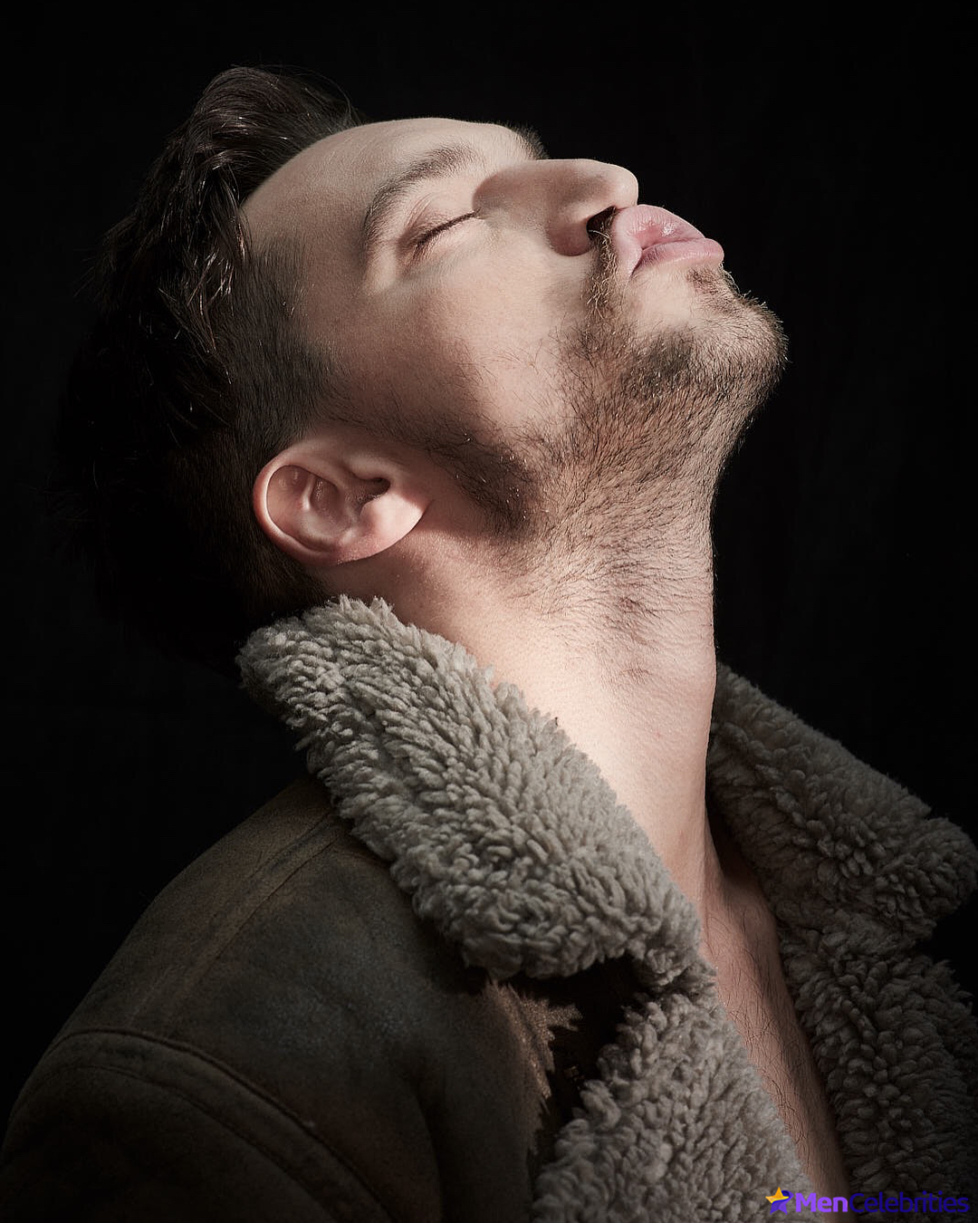 Richard Harmon shirtless and sexy pics