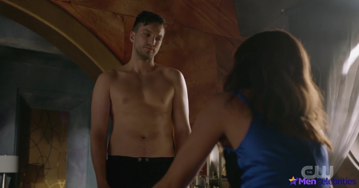 Richard Harmon shirtless in The 100 7-03 False Gods
