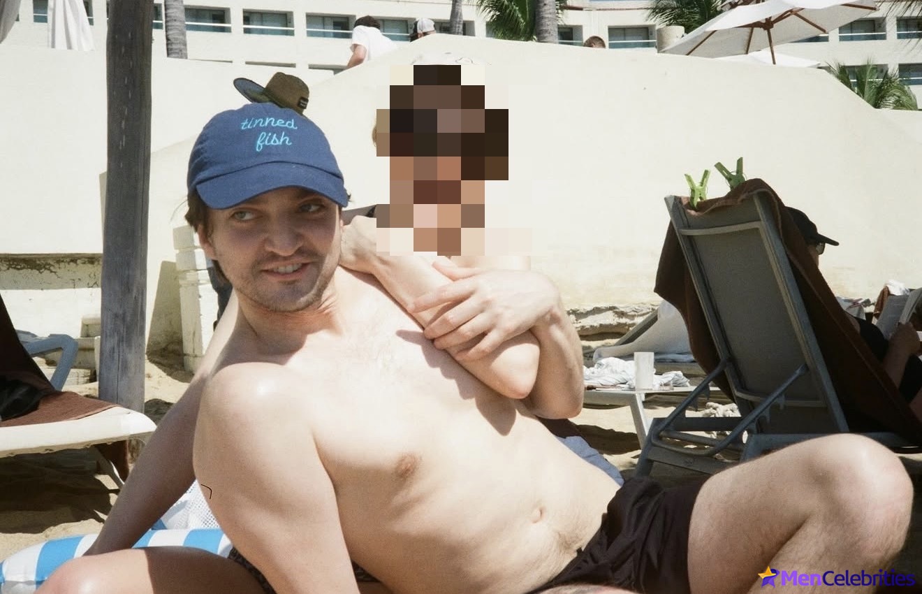 Richard Harmon shirtless and sexy pics