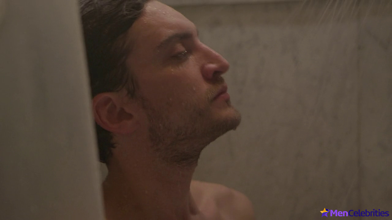 Richard Harmon nude shower in The Return