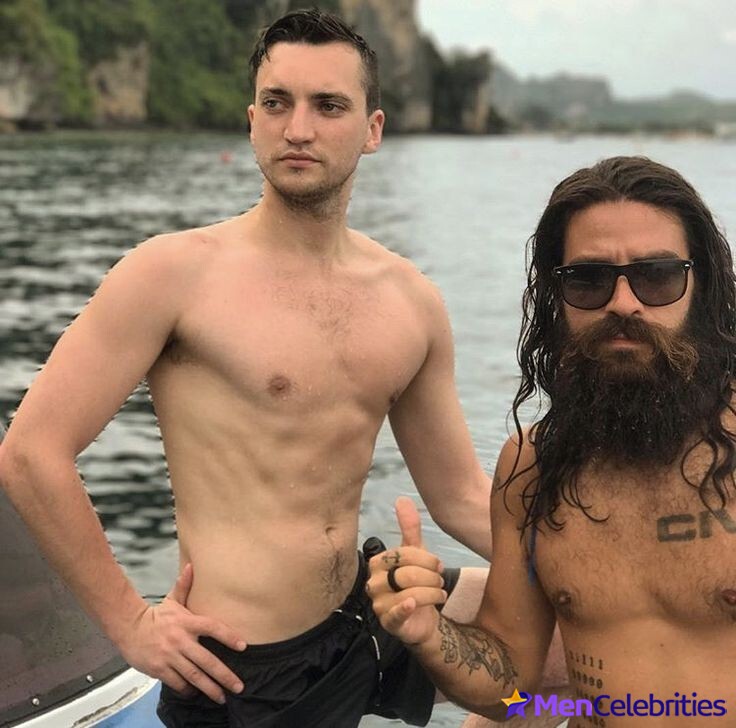 Richard Harmon naked