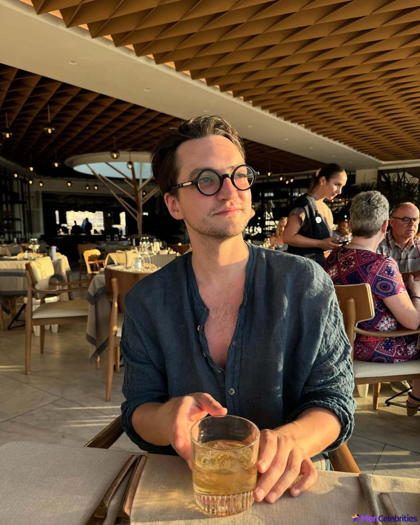 Richard Harmon shirtless and sexy pics