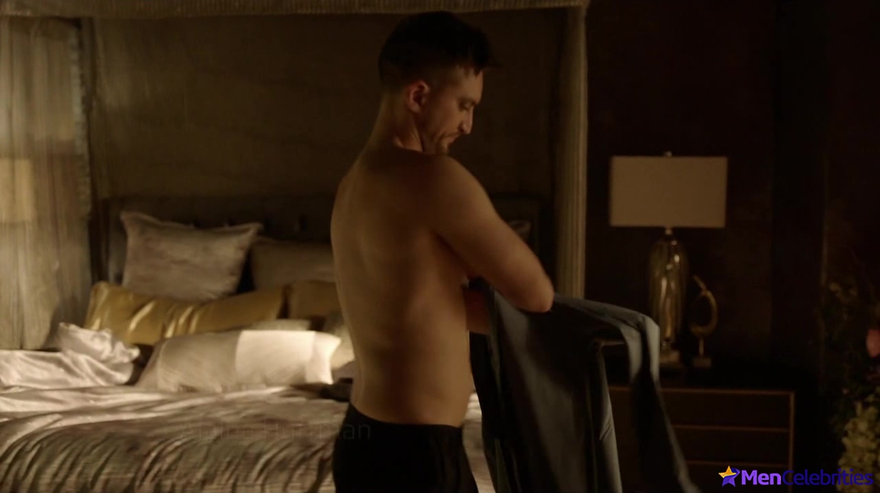 Richard Harmon naked in The 100 7-07 The Queens Gambit