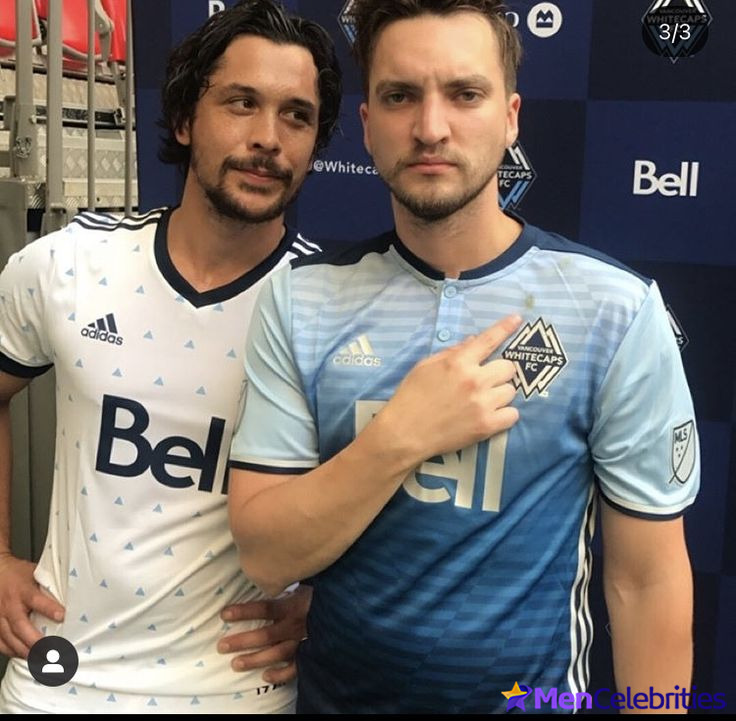Richard Harmon shirtless and sexy pics