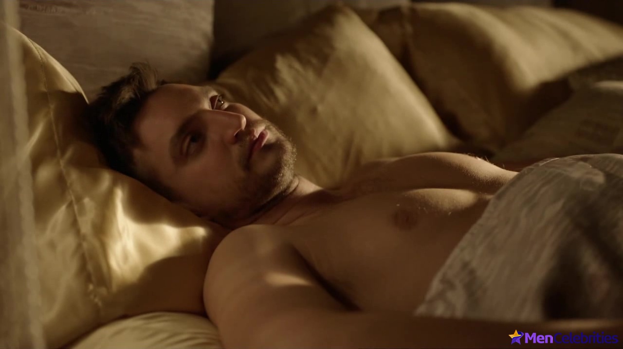 Richard Harmon naked in The 100 7-07 The Queens Gambit