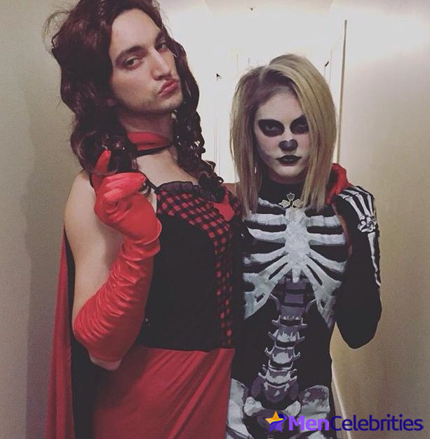 Richard Harmon shirtless and sexy pics