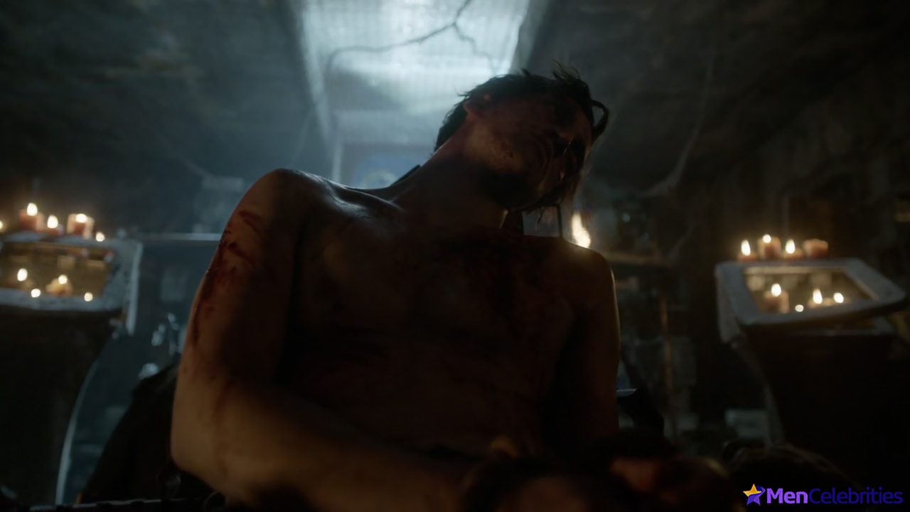 Richard Harmon shirtless in The 100 3-07 Thirteen