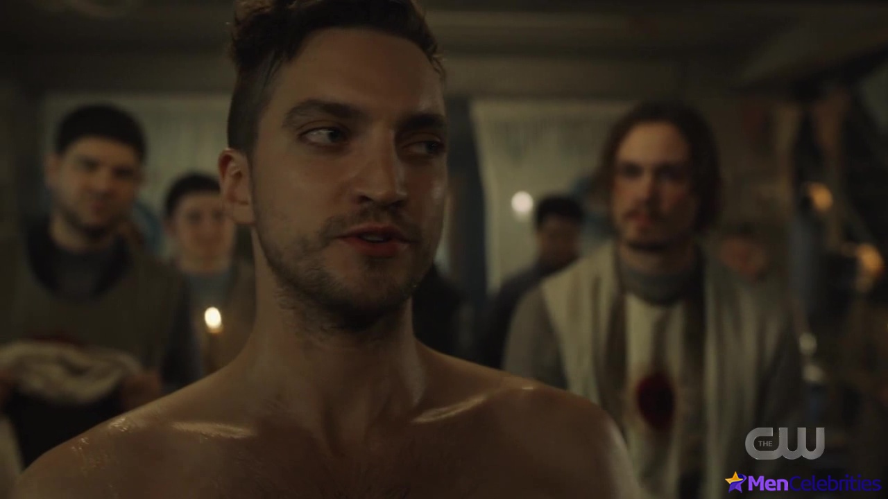 Richard Harmon shirtless in The 100 7-05 Welcome To Bardo