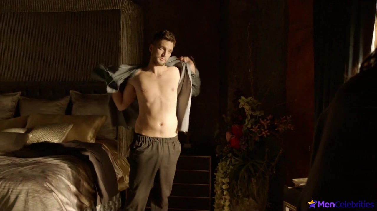 Richard Harmon naked in The 100 7-07 The Queens Gambit