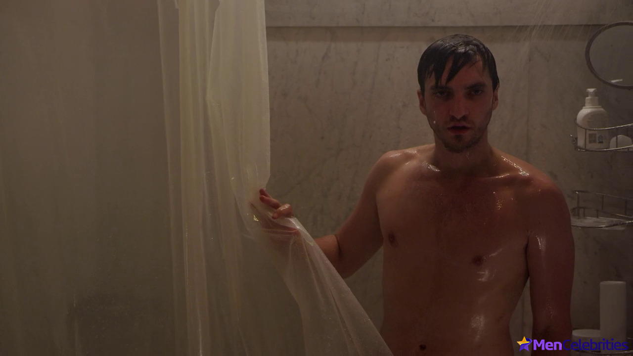 Richard Harmon nude shower in The Return
