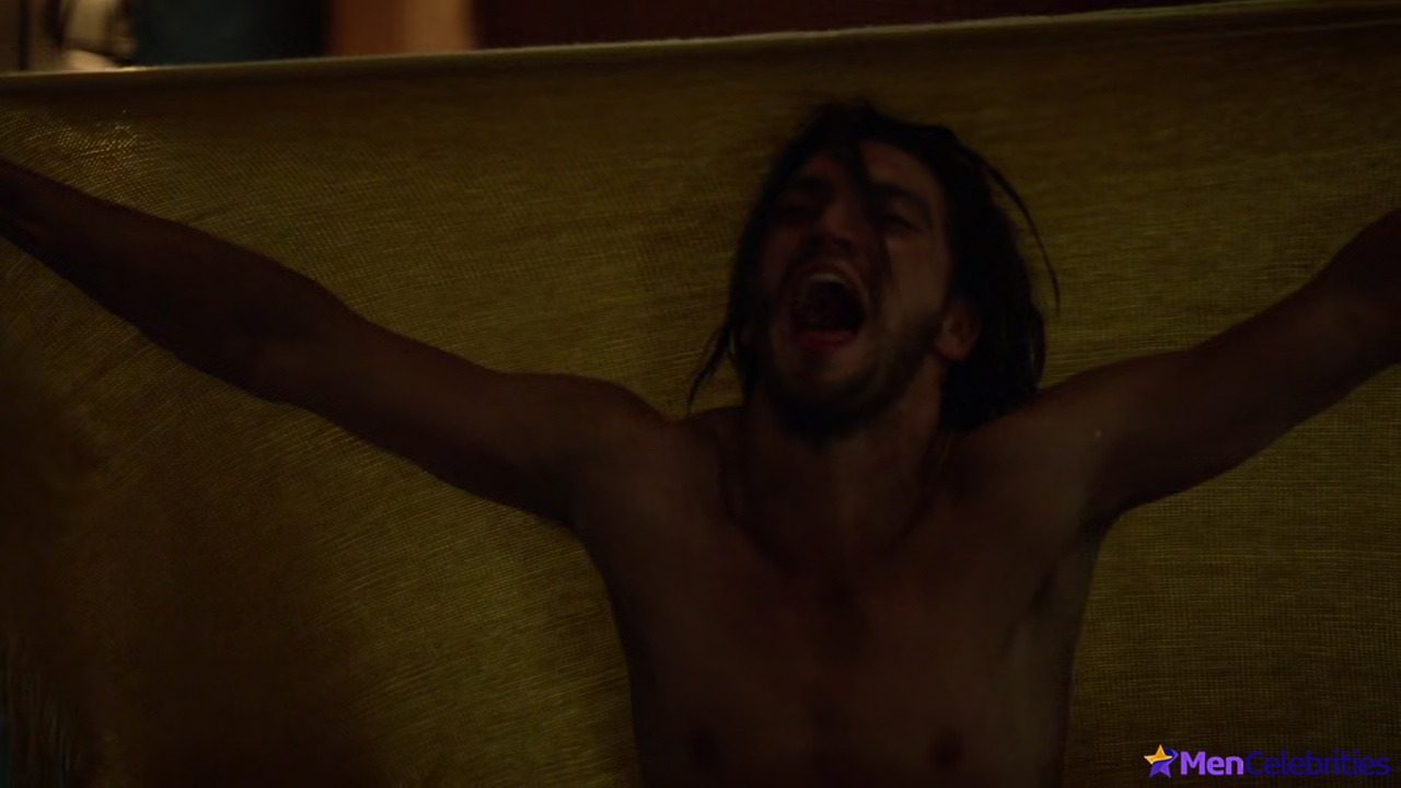 Richard Harmon shirtless in The 100 3-01 Wanheda Part 1