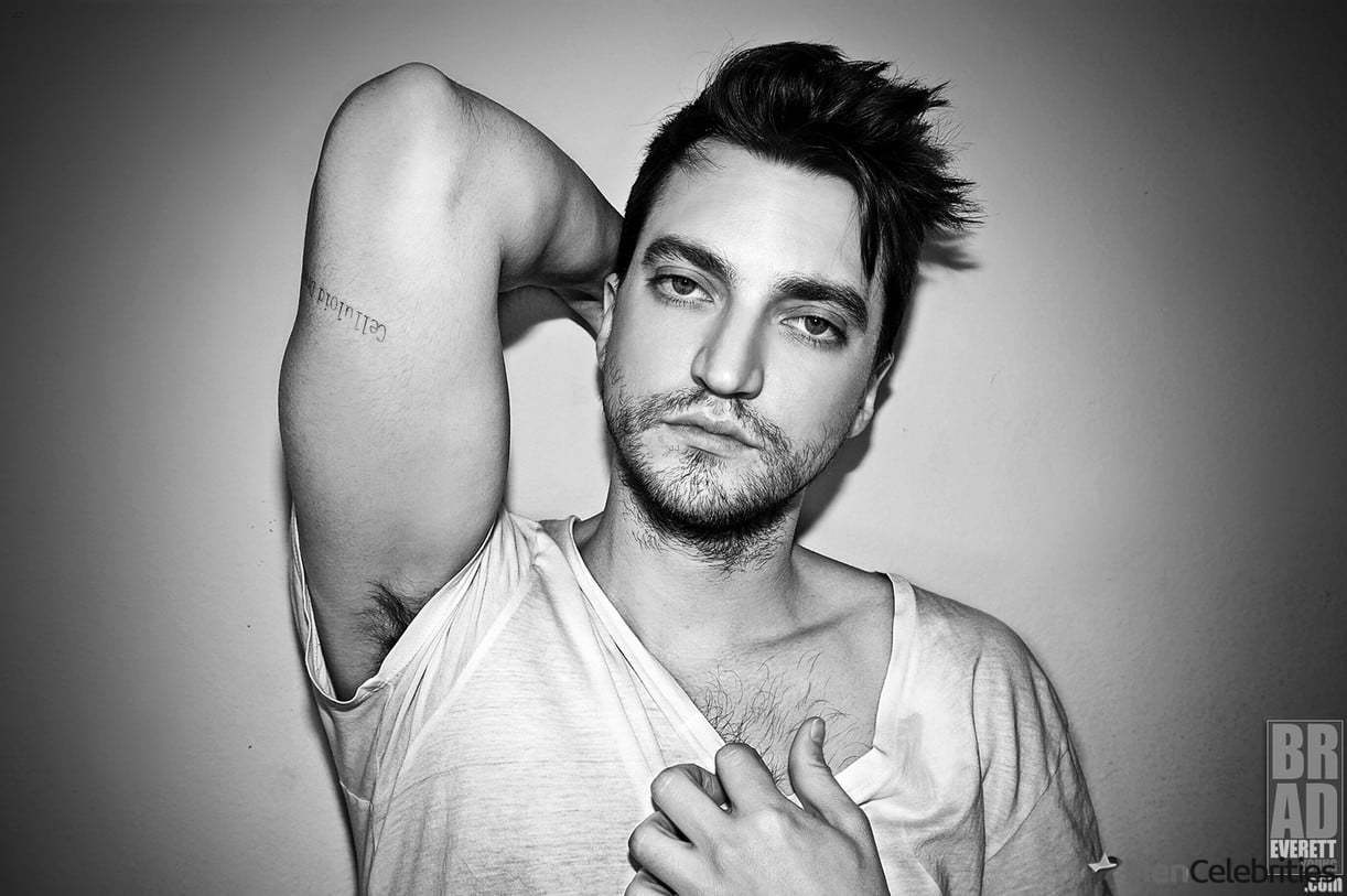 Richard Harmon shirtless and sexy pics