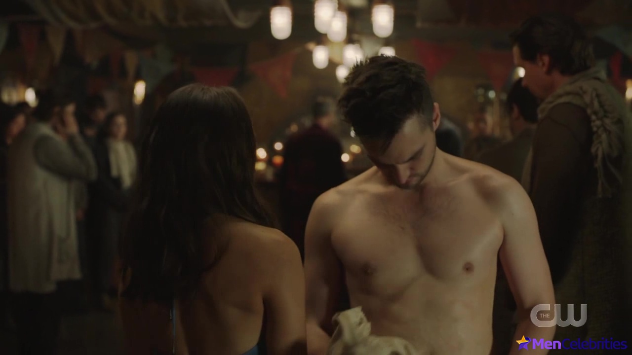 Richard Harmon shirtless in The 100 7-05 Welcome To Bardo